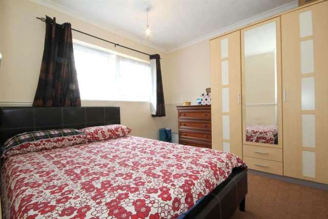  Image of 4 bedroom Semi-Detached house for sale in New Park Drive Hemel Hempstead Industrial Estate Hemel Hempstead HP2 at New Park Drive  Hemel Hempstead, HP2 4QL