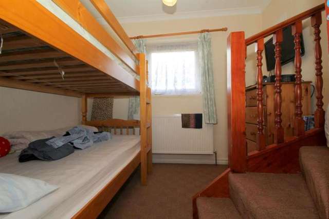  Image of 4 bedroom Semi-Detached house for sale in New Park Drive Hemel Hempstead Industrial Estate Hemel Hempstead HP2 at New Park Drive  Hemel Hempstead, HP2 4QL