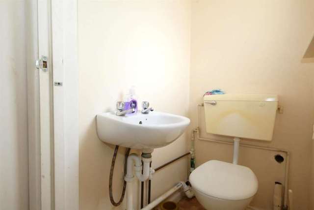  Image of 4 bedroom Semi-Detached house for sale in New Park Drive Hemel Hempstead Industrial Estate Hemel Hempstead HP2 at New Park Drive  Hemel Hempstead, HP2 4QL