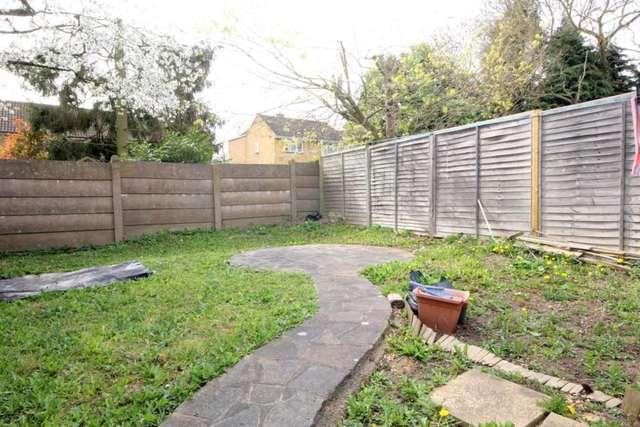  Image of 4 bedroom Semi-Detached house for sale in New Park Drive Hemel Hempstead Industrial Estate Hemel Hempstead HP2 at New Park Drive  Hemel Hempstead, HP2 4QL