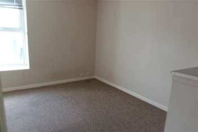  Image of 1 bedroom Flat to rent in Queen Street Newton Abbot TQ12 at Newton Abbot, TQ12 2AU