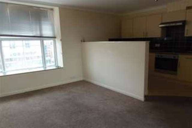  Image of 1 bedroom Flat to rent in Queen Street Newton Abbot TQ12 at Newton Abbot, TQ12 2AU