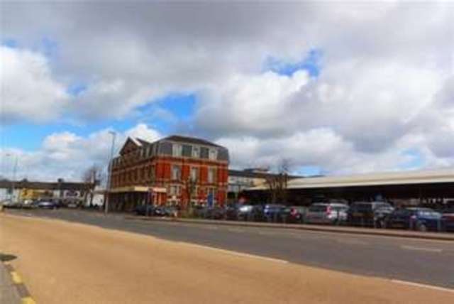  Image of 1 bedroom Flat to rent in Queen Street Newton Abbot TQ12 at Newton Abbot, TQ12 2AU