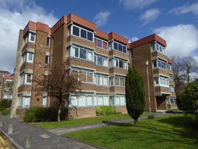  Image of 3 bedroom Flat to rent in Dirleton Drive Shawlands Glasgow G41 at Shawlands Glasgow Glasgow, G41 3BG