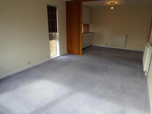  Image of 3 bedroom Flat to rent in Dirleton Drive Shawlands Glasgow G41 at Shawlands Glasgow Glasgow, G41 3BG