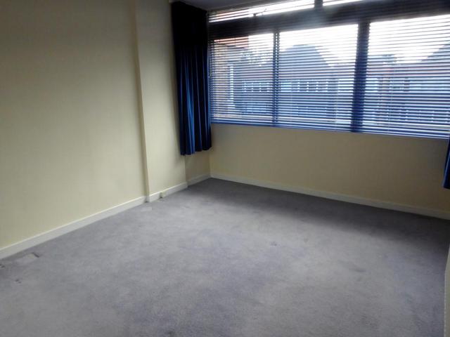  Image of 3 bedroom Flat to rent in Dirleton Drive Shawlands Glasgow G41 at Shawlands Glasgow Glasgow, G41 3BG