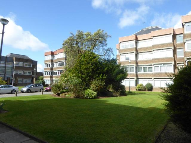  Image of 3 bedroom Flat to rent in Dirleton Drive Shawlands Glasgow G41 at Shawlands Glasgow Glasgow, G41 3BG