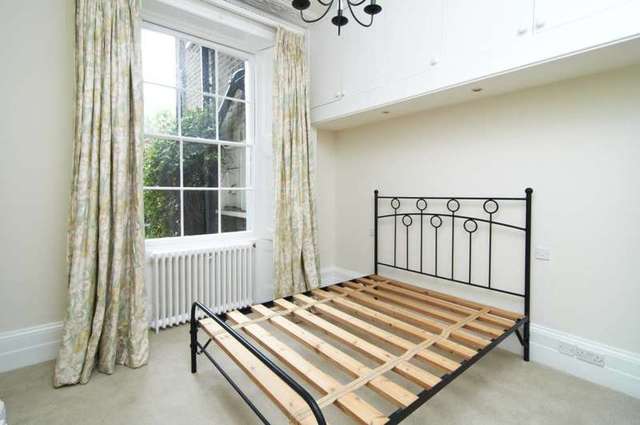  Image of 1 bedroom Ground Flat to rent in Norland Square London W11 at Norland Square  Holland Park, W11 4PZ