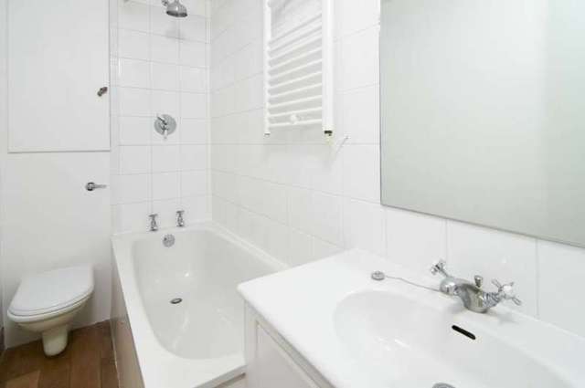  Image of 1 bedroom Ground Flat to rent in Norland Square London W11 at Norland Square  Holland Park, W11 4PZ