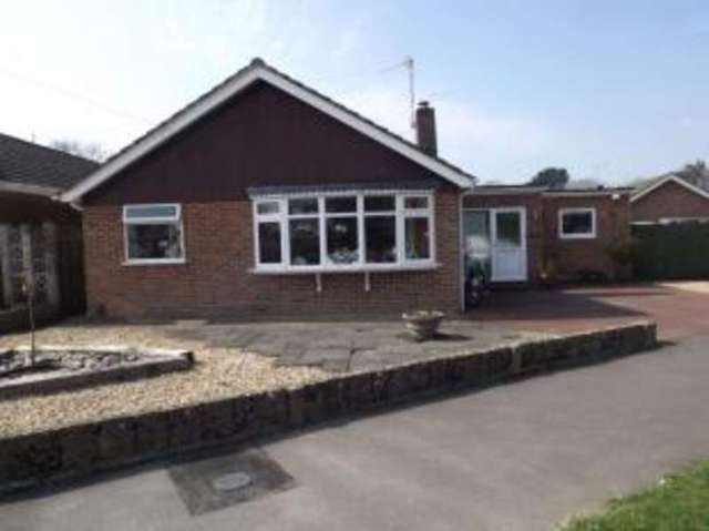  Image of 3 bedroom Bungalow for sale in Cedar Crescent North Baddesley Southampton SO52 at North Baddesley Southampton North Baddesley, SO52 9FT
