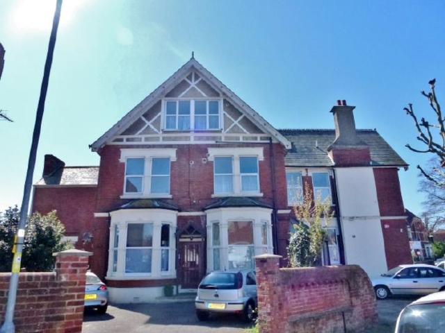  Image of 1 bedroom Flat to rent in London Road Portsmouth PO2 at North End Portsmouth North End, PO2 9JE