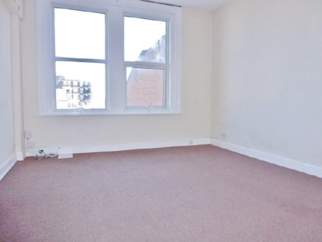  Image of 1 bedroom Flat to rent in London Road Portsmouth PO2 at North End Portsmouth North End, PO2 9JE