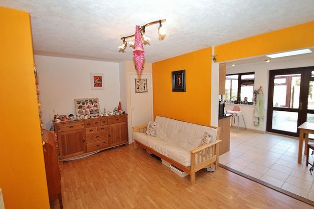  Image of 3 bedroom Terraced house for sale in Park Road North Leigh Witney OX29 at Park Road  North Leigh, OX29 6SB