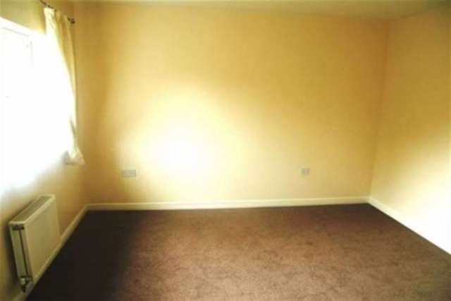  Image of 3 bedroom Semi-Detached house to rent in Northfield Drive South Kirkby Pontefract WF9 at Pontefract, WF9 3TD