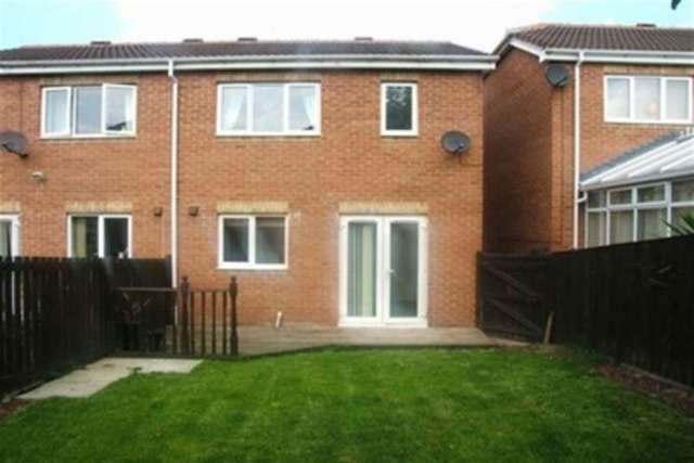  Image of 3 bedroom Semi-Detached house to rent in Northfield Drive South Kirkby Pontefract WF9 at Pontefract, WF9 3TD
