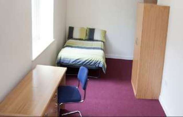  Image of 1 bedroom Property to rent in Northumberland Street Huddersfield HD1 at Northumberland Street  Huddersfield, HD1 1RL