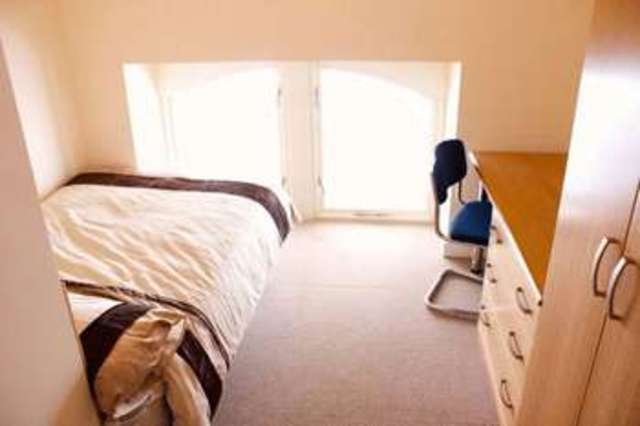  Image of 1 bedroom Property to rent in Northumberland Street Huddersfield HD1 at Cluster Northumberland Street  Huddersfield, HD1 1RL