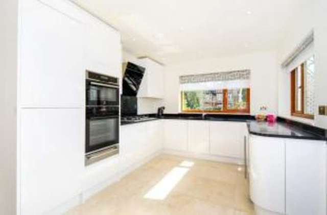  Image of 3 bedroom Detached house for sale in Oakleigh Park South London N20 at Oakleigh Park  Oakleigh Park, N20 9JL