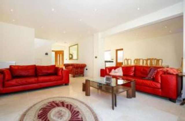  Image of 3 bedroom Detached house for sale in Oakleigh Park South London N20 at Oakleigh Park  Oakleigh Park, N20 9JL