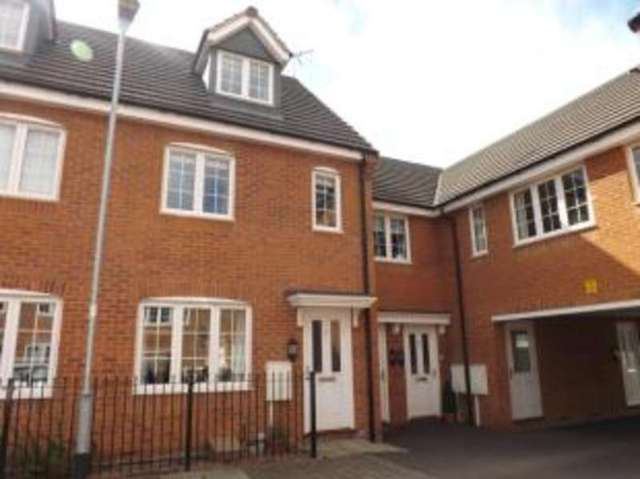  Image of 3 bedroom Town House for sale in Oaktree Close Sutton-in-Ashfield NG17 at Sutton-in-Ashfield Nottinghamshire Sutton in Ashfield, NG17 5LJ