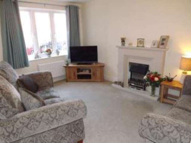  Image of 3 bedroom Town House for sale in Oaktree Close Sutton-in-Ashfield NG17 at Sutton-in-Ashfield Nottinghamshire Sutton in Ashfield, NG17 5LJ