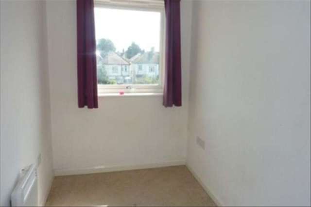  Image of 2 bedroom Flat to rent in Kenway Southend-on-Sea SS2 at Southend-on-Sea, SS2 5DZ