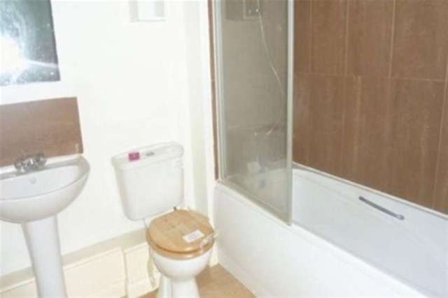  Image of 2 bedroom Flat to rent in Kenway Southend-on-Sea SS2 at Southend-on-Sea, SS2 5DZ