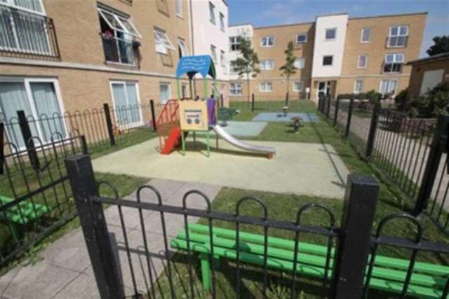  Image of 2 bedroom Flat to rent in Kenway Southend-on-Sea SS2 at Southend-on-Sea, SS2 5DZ