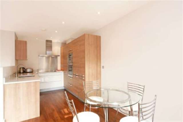  Image of 2 bedroom Flat to rent in Oatlands Chase Weybridge KT13 at Weybridge, KT13 9SA