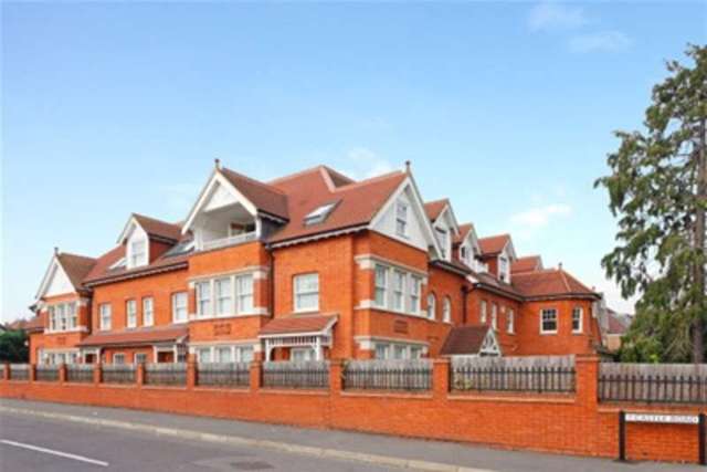  Image of 2 bedroom Flat to rent in Oatlands Chase Weybridge KT13 at Weybridge, KT13 9SA