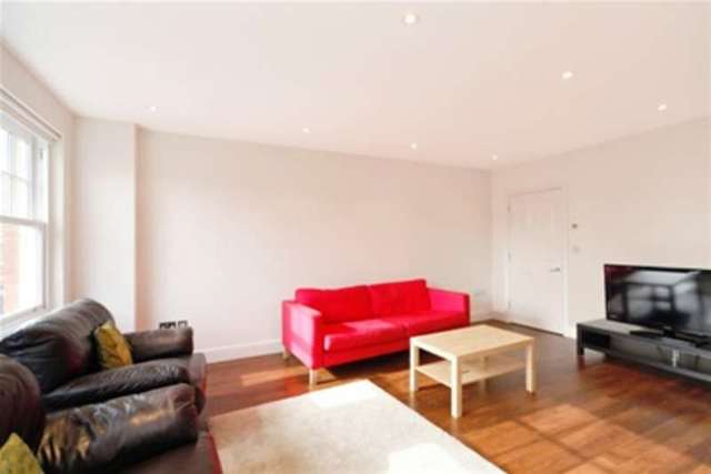 Image of 2 bedroom Flat to rent in Oatlands Chase Weybridge KT13 at Weybridge, KT13 9SA
