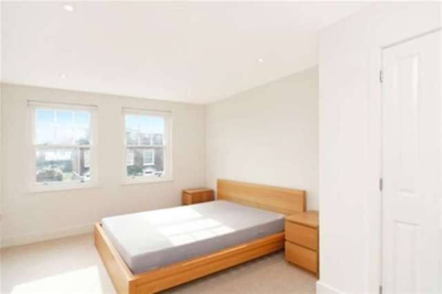  Image of 2 bedroom Flat to rent in Oatlands Chase Weybridge KT13 at Weybridge, KT13 9SA