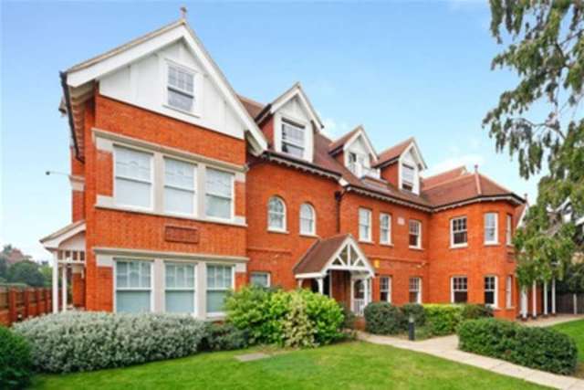  Image of 2 bedroom Flat to rent in Oatlands Chase Weybridge KT13 at Weybridge, KT13 9SA
