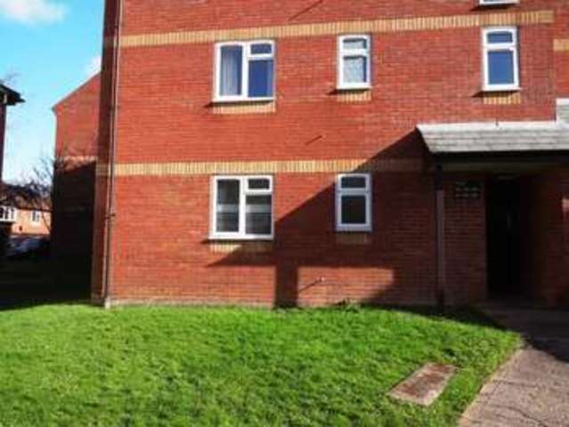  Image of 2 bedroom Flat to rent in George Street Glastonbury BA6 at George Street  Glastonbury, BA6 9LT