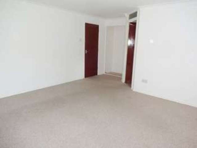  Image of 2 bedroom Flat to rent in George Street Glastonbury BA6 at George Street  Glastonbury, BA6 9LT