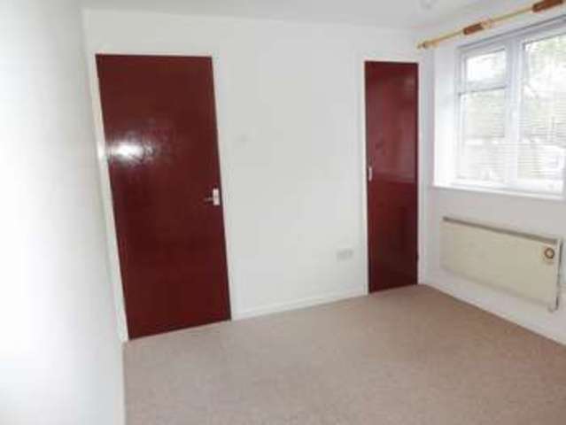  Image of 2 bedroom Flat to rent in George Street Glastonbury BA6 at George Street  Glastonbury, BA6 9LT