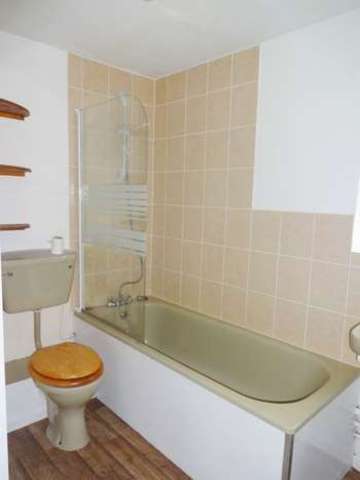  Image of 2 bedroom Flat to rent in George Street Glastonbury BA6 at George Street  Glastonbury, BA6 9LT
