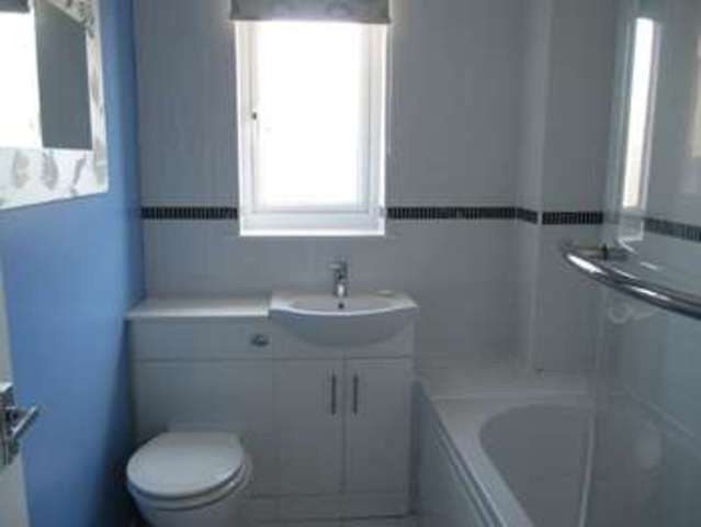  Image of 3 bedroom Semi-Detached house to rent in Olive Grove Swindon SN25 at Olive Grove  Swindon, SN25 3DB