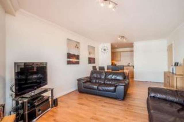  Image of 2 bedroom Flat for sale in The Gateway Watford WD18 at The Gateway Watford Watford, WD18 7HG