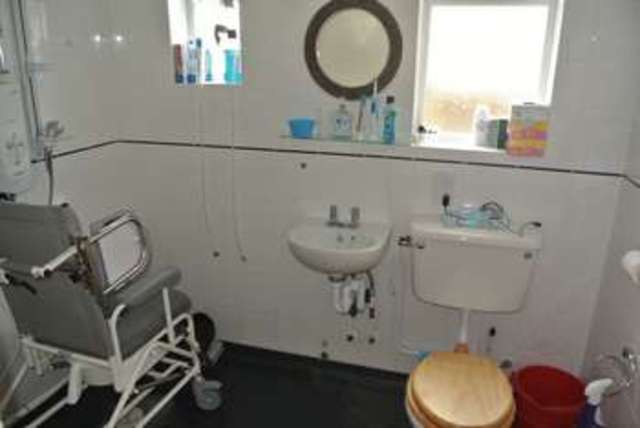  Image of 1 bedroom Flat for sale in Boundary Road Worthing BN11 at Boundary Road  Worthing, BN11 4LL