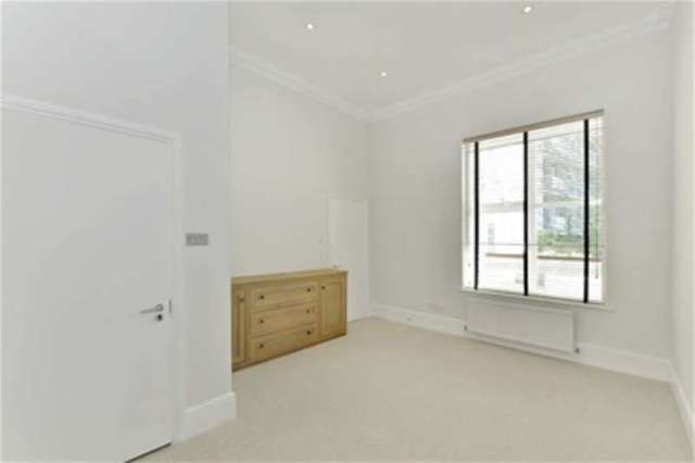  Image of 2 bedroom Flat to rent in Ormonde Terrace London NW8 at London, NW8 7LR