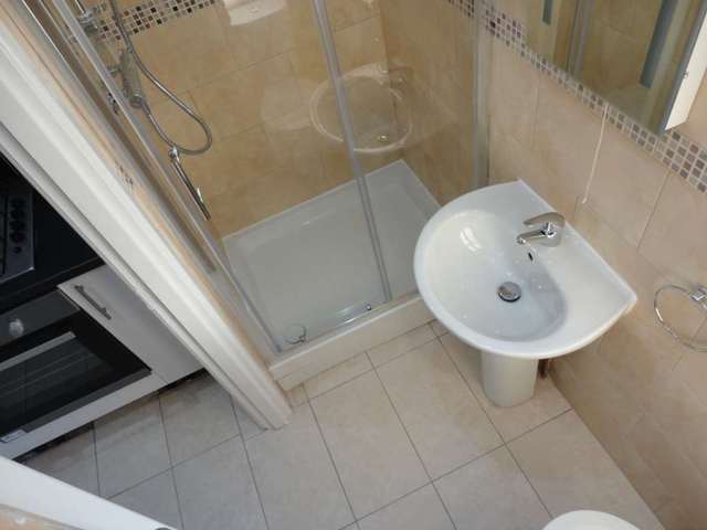  Image of 1 bedroom Flat to rent in Oxford Road Reading RG30 at Oxford Road  Reading, RG30 1HA