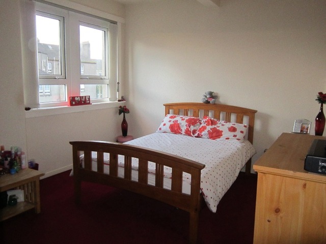  Image of 2 bedroom Flat to rent in Paisley Road Renfrew PA4 at Renfrew Renfrewshire Renfrewshire, PA4 8AA