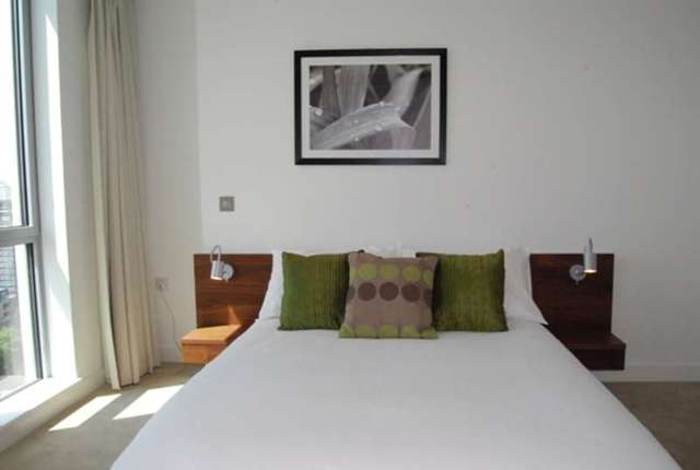  Image of 2 bedroom Flat to rent in Pan Peninsula Square London E14 at Canary Wharf, E14 9HN