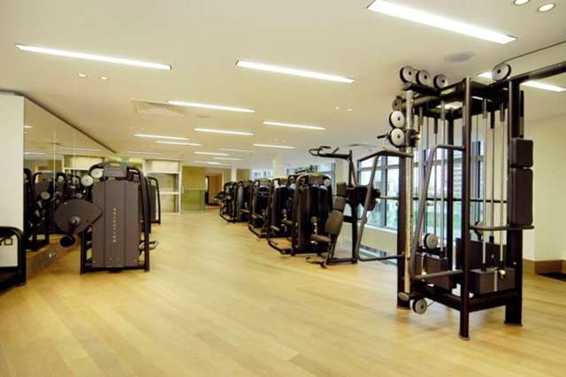  Image of Flat to rent in Pan Peninsula Square London E14 at Canary Wharf, E14 9HG