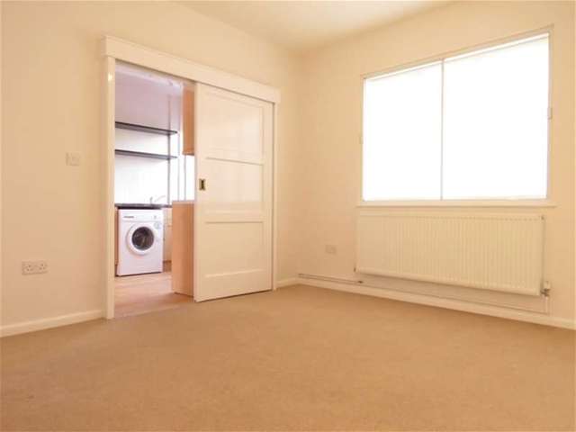  Image of 3 bedroom Detached house to rent in Park Hall Road London SE21 at West Dulwich, SE21 8ES