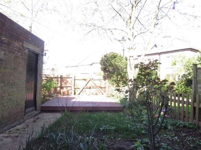  Image of 3 bedroom Detached house to rent in Park Hall Road London SE21 at West Dulwich, SE21 8ES