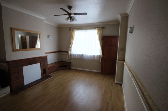  Image of 3 bedroom Semi-Detached house for sale in Park Road Stratford-upon-Avon CV37 at Park Road  Stratford-upon-Avon, CV37 0AT