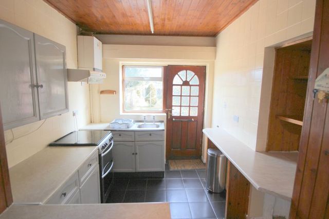 Image of 3 bedroom Semi-Detached house for sale in Park Road Stratford-upon-Avon CV37 at Park Road  Stratford-upon-Avon, CV37 0AT
