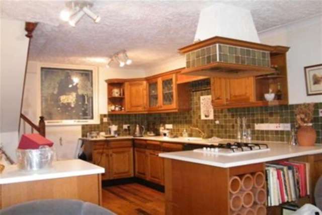  Image of 2 bedroom Semi-Detached house to rent in Park Valley Nottingham NG7 at Nottingham, NG7 1BQ
